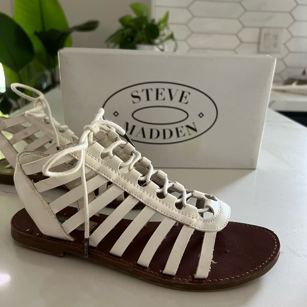Steve Madden White Sandals - Size 7